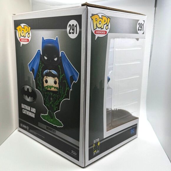 Funko Pop! Moments: DC Universe - Batman and Catwoman #291 - GameStop Exclusive - Picture 4 of 4